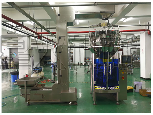 自動化薯片食品包裝機(jī)械設(shè)備/全自動薯片包裝生產(chǎn)線